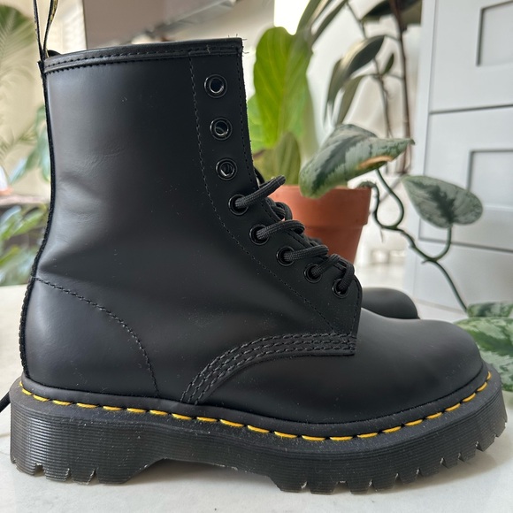 Dr Martens 1460 Smooth 8-hole Lace Up Boots - Picture 1 of 4